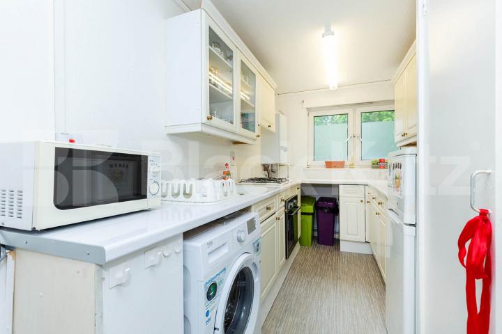 A split level 2/3 bedroom property with a large kitchen diner  Lindsey Mews, Islington